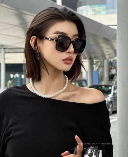 Chanel2025官方早春新款，众多明星同款香奈儿新款珍珠大框偏光墨镜 ，宝丽来超清偏光太阳镜型号：Ch0910