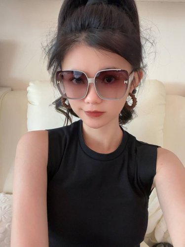 Hermes 爱马仕 2025开春新款原版出货 网红超爆款经典奢华全球风 [亲亲] 时尚方框太阳镜 气质非凡 经典连体大框款式太阳眼镜[篮球] 顶级品质 奢华L