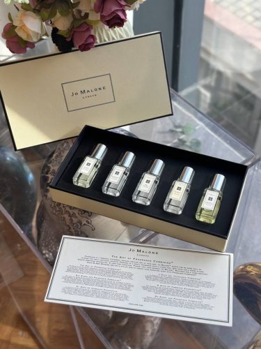 专柜品质 祖M龙香水套盒 5支装 套盒香型分别：青柠＋橙花＋蓝风铃＋黑莓＋英国 梨 9Mlx5支带喷头 青柠 这支香水属于中性香 前调:柑橘青柠 中调:罗勒百里