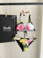 dg专柜新款分体泳衣适合多种场景的游泳衣♀海边 游泳池 温泉 水上乐园 漂流都可以内搭也完全可以 连体设计遮肉显高挑 腹部有点肉肉也不影响咱美美的 背面设计大露