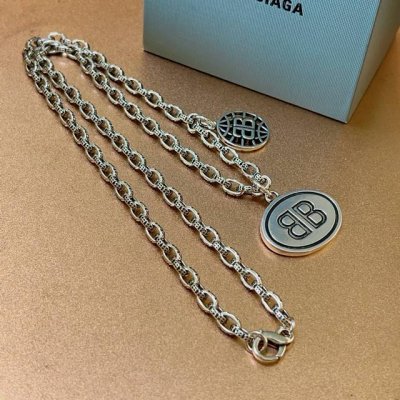 原单货新品 巴黎世家项链 Balenciaga 新款项链专柜一致 细节做工精细 每个细节流程到位 设计工艺精细 火爆款出货 设计独特 复古风格 巴黎世家项链