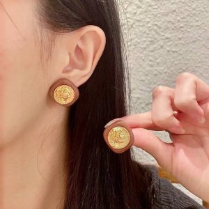 香奈儿人像双C耳钉