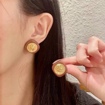 香奈儿人像双C耳钉