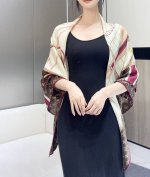 louis Vuitton 90 手感柔软绝对独一无二金字塔尖的数码印花， My Neverfull 丝绒大方巾回溯 Neverfull 手袋的考究格调，向品牌
