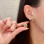 chanel香奈儿 中古 耳钉小香家的款式真心无需多介绍每一款都超好看，精致大方，非常显气质.