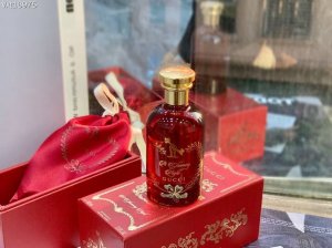 专柜品质 新款Gucci高定香水-绯夜幕100Ml 给各位辣妹和小仙女推荐一款Gucci的全新高定系列香水 古驰炼金士花园一艺术香氛系列之 绯夜幕 骨瓶身设计