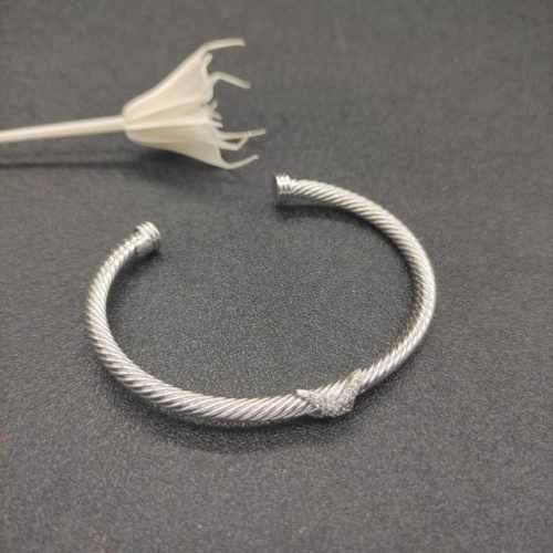 David Yurman 4Mm满钻X手镯。单X和双X两个款式。建议适合佩戴的手围15-20Cm 单X手镯 编号Dysz-011、Dysz-012
