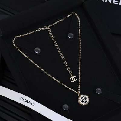 Chanel25C双色金币宫廷复古圆项链 戴上美到心巴上的耳钉来了 心仪的款难免少不了经典双C 真的很美~双色怎么搭配都百搭