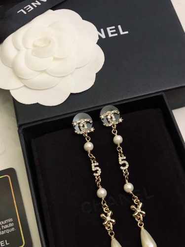 今日新款 香奈儿耳钉新款爆上新一致Z批 专柜正品 Chanel双C5字珠流苏耳环 流苏设计，优雅气质 闪闪发亮的水钻珍珠摇曳耳畔 既提升气质又修饰脸型