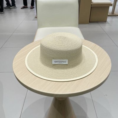 克罗心新款大沿草帽 网红时尚达人火爆单品 极简的风格 时尚感超强利落百搭时尚 遮脸显瘦 遮阳又时尚