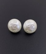 c家半圆树脂耳钉 同款材质 高端品质，专柜同材质，真正黄铜，离子电镀，925银针，独家实拍图做工精致细腻，重工版本，超级仙女唯美的一款，做工超级细心无漏洞，媲美