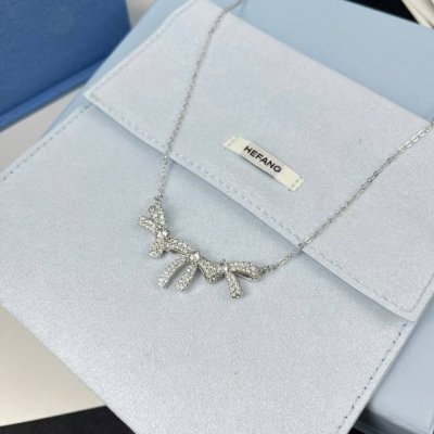 新品Hefang何方闪闪蝴蝶结锁骨链。