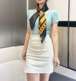 chanel 90丝巾 新品 18Mm顶级真丝双面同色印花 这款丝巾设计大气 粗大的金属系链条配上独特的Logo 高级、高级、高级 上身使劲夸就完了 100%真