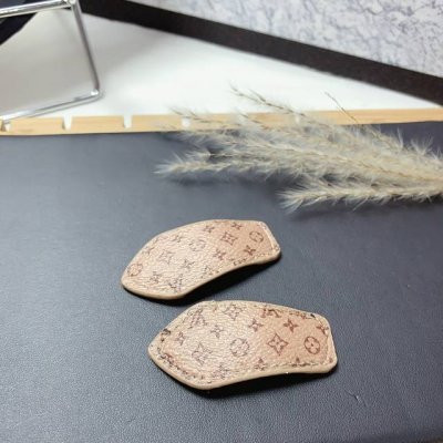 p70 Lv路易威登 驴牌压夹 老花 Logo抓夹韩版小边夹 精致小仙女必入单品 宝藏款 闭眼入推荐款（一对）