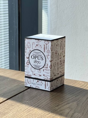 专柜品质 潘海利根Opus 咏序曲 Opus 其实是潘海利根家的经典男香。前调为波本酒香、黑胡椒、日本柚、芫荽。听起来像不像一道清爽的前菜沙拉園中调为丁香、玫瑰