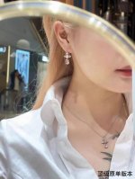 西太后立体土星项链 今年土星项链也是大势 上身真的绝绝子 银色土星搭配镶钻 作为西太后女孩一定要入 墙裂推荐Cool Girl 还有可爱的小仙女们