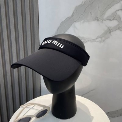 miumiu缪缪 夏日冰丝空顶帽 空顶防晒帽不耽误扎马尾~ 冰丝面料实用又好看！ 大帽檐的设计能有效的阻隔紫外线 多色可选