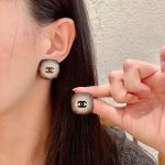 chanel香奈儿 中古 双C耳钉原版复刻Logo 小香家的款式真心无需多介绍每一款都超好看，精致大方，非常显气质
