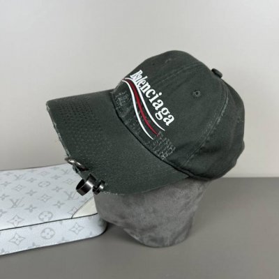 balenciaga巴黎世家新款刺绣Logo棒球帽，很酷的色系，男女佩戴都有不同Style，第一批抢先出货！巴黎粉必入款！