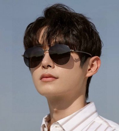 gucci 男款炫彩飞行员偏光太阳镜 材质：高清尼龙加厚卡槽高清偏光镜片 无边框镜架颜型号：G1702