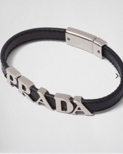 Prada 普拉达 手皮 手链 项链 双用，爆款新品 精致耐看 华丽登场，整体细节非常令人惊喜，典雅而时尚，突显法式高雅气息。 总长度：19Cm