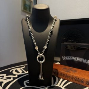 新款 专柜品质 Chrome Hearts克罗心 经典复古骰子项链 开瓶器吊坠 凹凸造型不同的花纹设计风格 呈现出与众不同 十字架 童军花是克罗心的志 所以更经