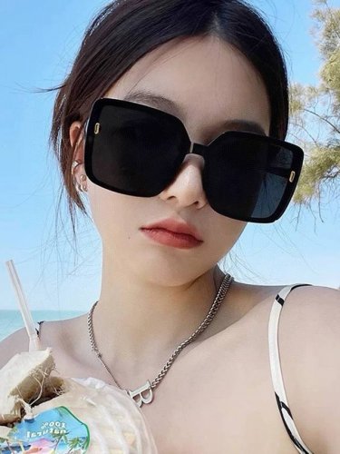 P100 Dior 2025新款潮流爆款 时尚方框太阳镜 佩戴舒适 网红潮款墨镜 女士高清加厚偏光太阳镜 高品质Tr镜框 型号Cd9750
