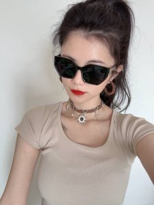 Miumiu 缪缪2025开春新款闪耀新款璀璨登台 太阳镜潮品 精致个性设计简约时尚 专柜品质值得拥有 绝对潮爆 提升个人品味的时尚单品 型号 M1310