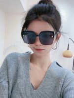 tr偏光系列 Gucci 经典的方框设计，不挑脸型，无论搭配大衣还是连衣裙都非常显气质偏光镜片预防紫外线 型号：30049