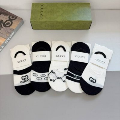 配包装 一盒5双 gucci 古奇 Ins超火爆小单品袜子 纯棉面料 潮人必备 经典双G袜 个性时尚百搭款 你值得拥有哦