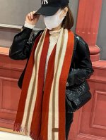 P200 男女同款， Gucci 同步专柜，高端羊绒针织围巾！ 可正式，可随意，非常Classical的设计。这款织法比较难，又很费纱线，工艺难度非常大！！！这