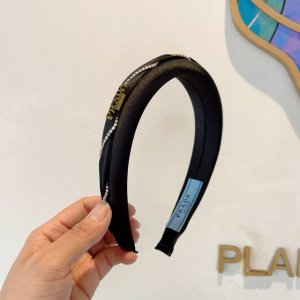 配包装 prada 普拉达 新款潮流发箍 气质女神必备单品 非常百搭 时尚潮流 戴上它满满的高大上