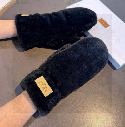 ugg 秋冬懒兔毛羊毛手套值得对比同款不同品质，秒杀市场差产品，羊毛十懒兔毛内里加绒 经典不过时款.喜欢可以入手了，这种品质的今年用了明年还能用 配盒子码数均码