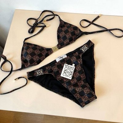 loewe罗意威 新款比基尼适合多种场景的游泳衣♀海边 游泳池 温泉 水上乐园 漂流都可以内搭也完全可以 连体设计遮肉显高挑 腹部有点肉肉也不影响咱美美的 背面