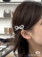 Celine 赛琳发夹 一直是简约时尚界的标杆大胆的设计 百看不厌搭配起来更Fashion