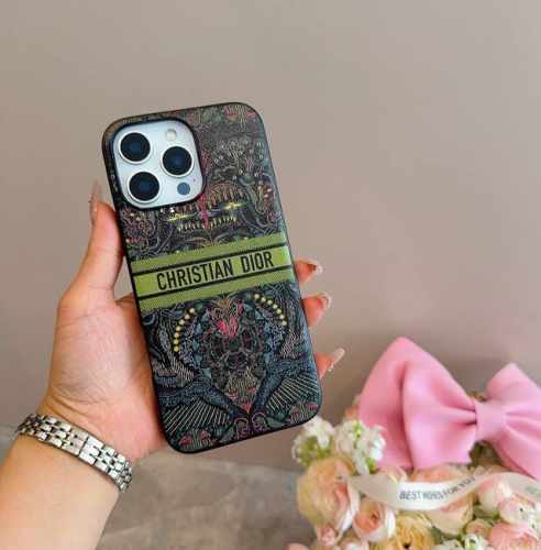 Dior官网同步原版贴皮手机壳爱之光Light Of Love 系列手机壳 型号：为了不出现报错型号，请打开本机查看手机设置显示的型号 Iphone16系列更新