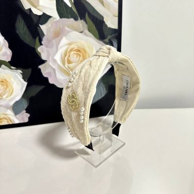 特 P60 配专柜包装 Chanel 香奈儿 最新发箍 小仙女快入手 特殊材质 不嘞头 可盐可甜～