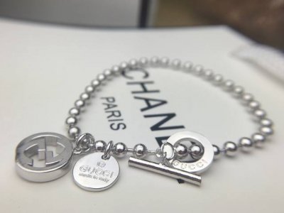 Gucci 古驰双G圆珠双吊坠手链性价比之王 搭扣设计好看又不俗气批