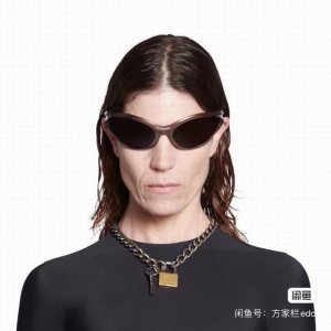 巴黎世家 Balenciaga 复古项链 简单大方 大牌金质感饱满 ，搭配衣服超好看 ！