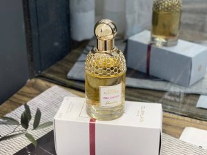 专柜品质 娇兰雪梨冰沙75Ml ,又名初夏沁梨 pera Granita,2016 香调:花香果香调 前调:葡萄柚香柠檬柠檬 中调:橙花桂花梨希蒂莺 后调:橡木