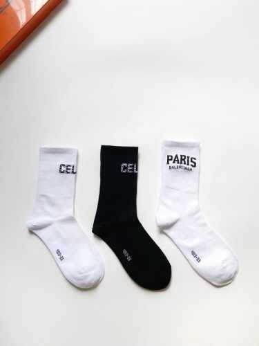 配包装 一盒3 双 Celine 赛琳 巴黎世家 Balenciaga 经典字母logo纯棉 中筒袜 Ins爆款！专柜在售ing 好看到爆炸 ！超高品质！经典不