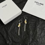 celine 赛琳 耳钉 一直是简约时尚界的标杆大胆的设计 百看不厌搭配起来更Fashion