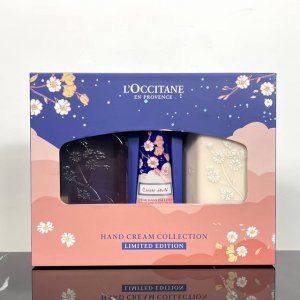 一比一 欧舒丹星河夜樱三件套！内含：沐浴露250Ml，身体乳250Ml，护手霜30Ml。