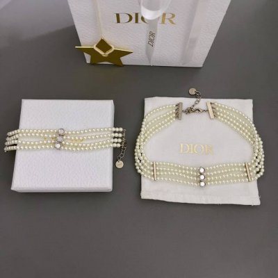 手链 项链 我们出品 D 多镜面双层珍珠Choker Z 9400，近W的天价But太绝太美太仙啦一眼心动的设计！墙裂安利！配包装！D超级少见的风格四层珍珠设计