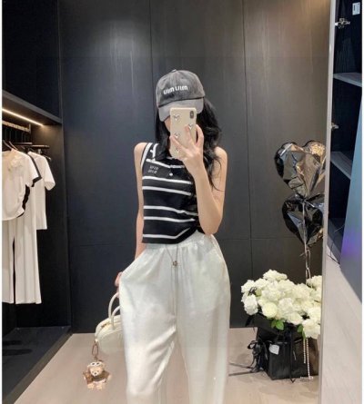 高版本 Miumiu背心，搭外套单穿超爆 均码