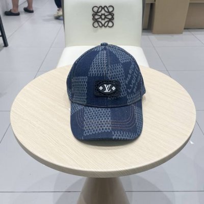 Lv路易威登新款牛仔棒球帽 洗水牛仔风街头风十足 更符合现在时尚小哥哥小姐姐的Style，机场街拍超飒！