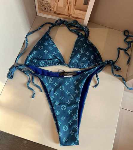 特 p Lv路易威登比基尼 上身超级棒！同步各大专柜发售，自然而然呈现时尚感！十分减龄，具有年轻活力。 码数：S M L Xl
