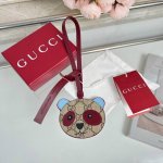 新品上新 Gucci 古驰 熊猫钥匙扣 挂件挂饰 俏皮可爱的手袋挂饰采用熊猫造型设计 配送如图全套包装