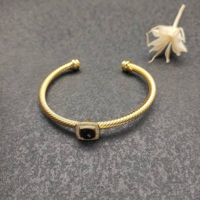 上新。David Yurman 4Mm黄金色四方钻纽线黑钻手镯。建议适合佩戴的手围15-20Cm 编号Dysz-194