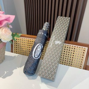 Goyard戈雅 三折自动折叠伞 热卖款 时尚指数爆表 不论晴天雨天使用都相得益彰 拥有它感受风从身体经过的感觉 留下沁人的芬芳 时尚达人必备哦 原单代工级品质